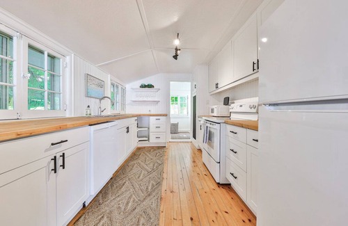 Scugog Cottage | Mrs Money Penny