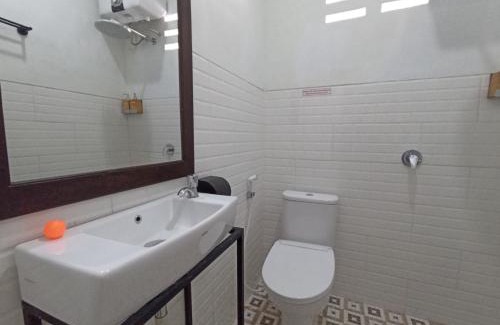 Banyumas Hotel | Mruyung Guest House Kota Lama Banyumas Mitra RedDoorz