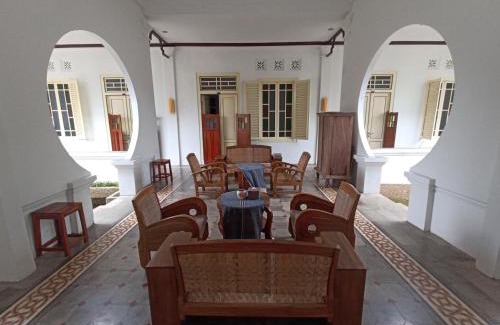Banyumas Hotel | Mruyung Guest House Kota Lama Banyumas Mitra RedDoorz