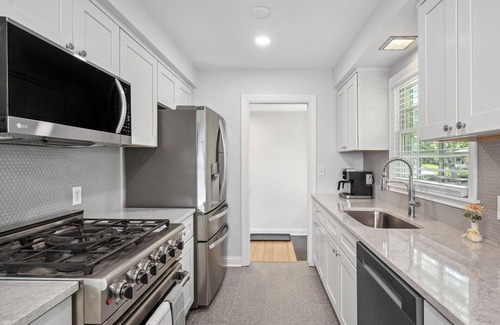 Richfield House | MSP/Mall of America/Pond View with garden oasis