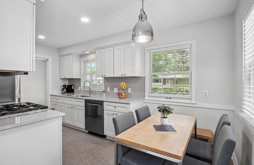 Richfield House | MSP/Mall of America/Pond View with garden oasis