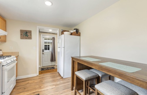 East Lansing House | MSU 2BR Home w/Garage, EV Charger, Patio & Grill – Walk to Campus