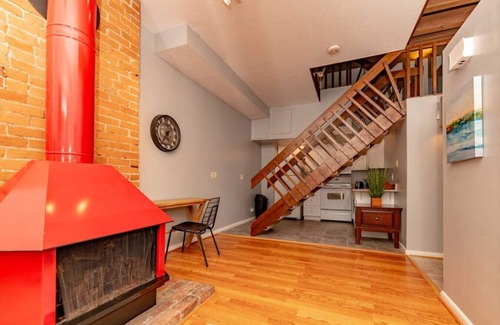Mount Adams Apartment | Mt. Adams 1BR Great Location! Steps from Monastery