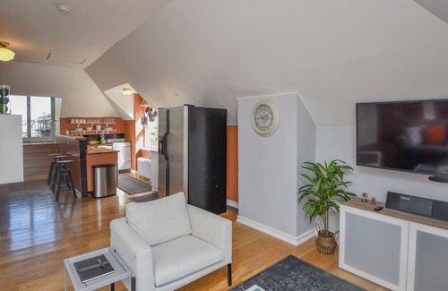 Mount Adams Apartment | Mt. Adams-Rooftop Deck-Mins to Dwntown-Pvt Parking
