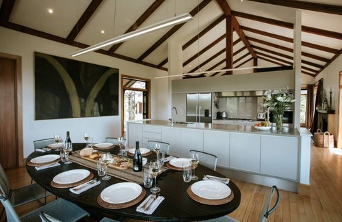 Bendigo House | Mt Barker | stunning lake views | private location