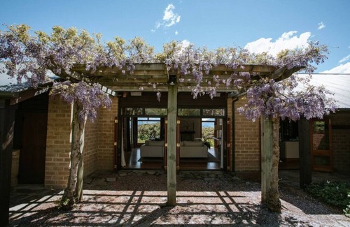 Bendigo House | Mt Barker | stunning lake views | private location