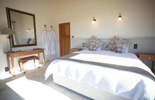 Ben Ohau Cabin | Mt Cook Lakeside Retreat