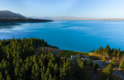 Ben Ohau Cabin | Mt Cook Lakeside Retreat