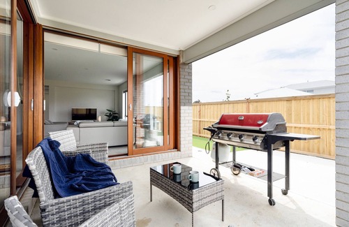 Mount Duneed House | Mt Duneed Retreat - Sleeps 10
