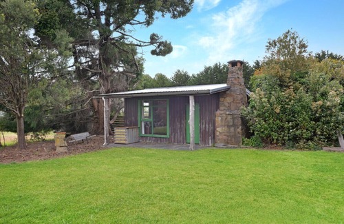 Gray Cabin | Mt Elephant Forrest Cabin