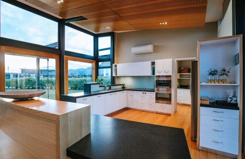 Wanaka House | Mt Gold Retreat | Spa pool | Tennis Court | 4 bed