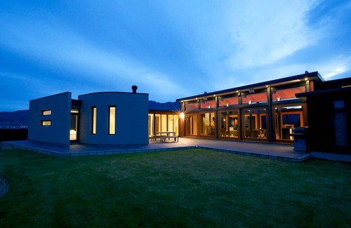 Wanaka House | Mt Gold Retreat | Spa pool | Tennis Court | 4 bed