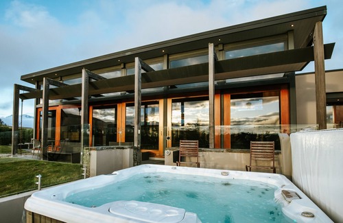 Wanaka House | Mt Gold Retreat - Tennis court - Hot Tub