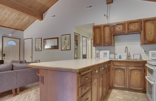 Zigzag Cabin | Mt Hood Cabin-Fenced Yard-Trails-Wood Stove-BearlyMuvin Cabin
