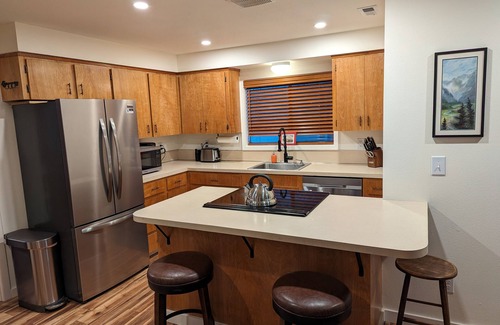 Zigzag Cabin | Mt Hood Riverfront Cabin with Hot Tub! Dog friendly!