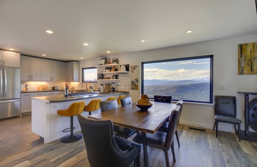 Underwood House | Mt Hood Views: Modern Underwood Home w/Deck!
