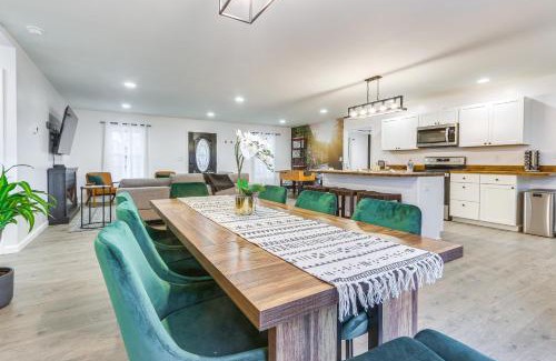 Mount Jackson House | Mt Jackson Home with Hot Tub about 2 Mi to Bryce Resort!