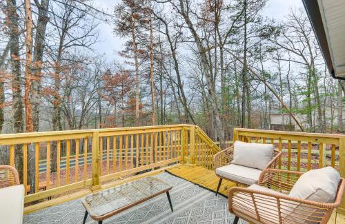 Mount Jackson House | Mt Jackson Home with Hot Tub about 2 Mi to Bryce Resort!