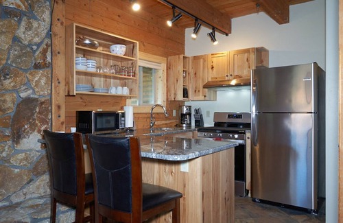 Joseph Condo | Mt. Joseph Lodge in Downtown Joseph: Unit #8