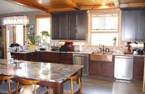 Colorado Springs Cabin | Mt Lodge near Colo Springs Just Updated! New Toilets, Smart TVs & Lauren bedding