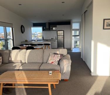 Mount Maunganui Apartment | Mt Maunganui Baydream Believer with pool and spa