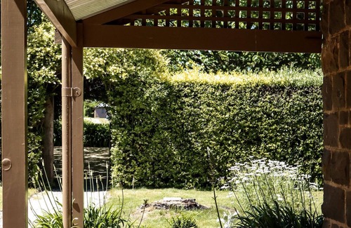Lexton Cottage | Mt Mitchell Cottage - Romantic Holiday or Family GetAway.