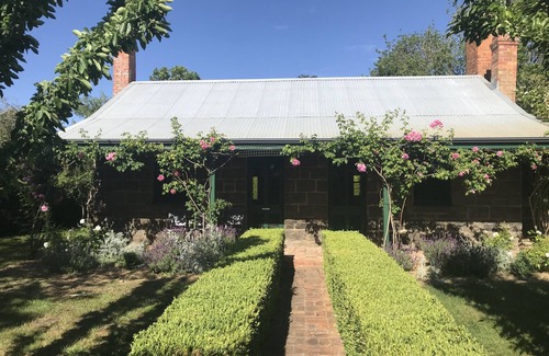 Lexton Cottage | Mt Mitchell Cottage - Romantic Holiday or Family GetAway.