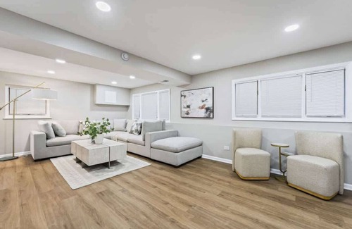 Prospect Heights House | Mt. Prospect 4BR Haven Awaits