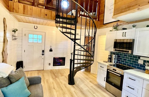 Ashford Cabin | Mt Rainier One Bedroom + Loft Cabin with Hot Tub