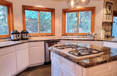 Galena Forest Estates Ski Chalet | Mt. Rose Retreat Tahoe/Reno 5 BR 4 BA