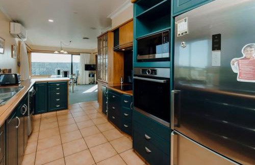 Okaiawa Apartment | Mt Taranaki Vista - rural escape with scenic views