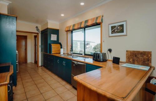 Okaiawa Apartment | Mt Taranaki Vista - rural escape with scenic views
