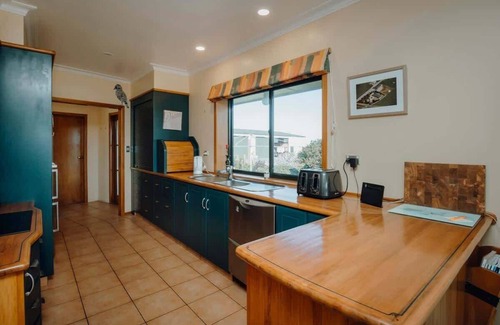 Okaiawa Apartment | Mt Taranaki Vista Rural Retreat