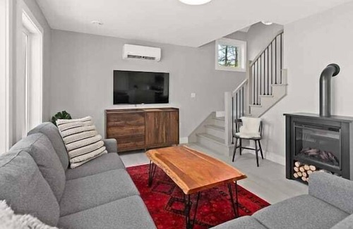 Mount Uniacke House | Mt Uniacke Lakefront Cottage