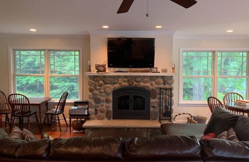 Mount Sunapee House | Mt View Lake/Mt Sunapee Ski House, 5 minutes to lifts!