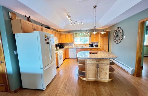 Jefferson House | Mt Washington Views, Theater Room, Pool Table, Hot Tub, Fire Pit, On 40 Acres