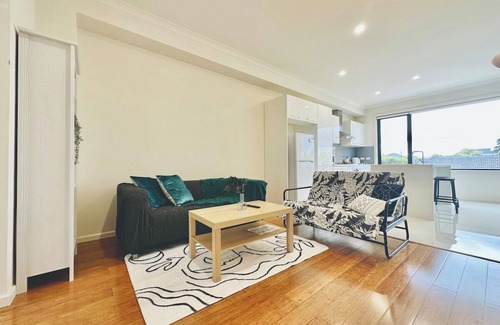 Mount Waverley Apartment | Mt Waverley Spacious 2BR2BA parking wifi balcony
