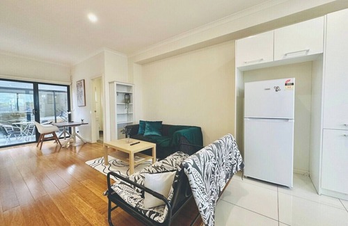 Mount Waverley Apartment | Mt Waverley Spacious 2BR2BA parking wifi balcony