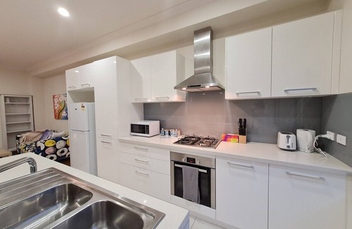 Mount Waverley Apartment | Mt Waverley Spacious 2BR2BA parking wifi balcony