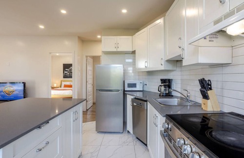 Cote-Des-Neiges—Notre-Dame-De-Grace Apartment | MTL Retreat | Stylish 2B1B in NDG