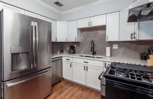 Old Town Apartment | MTM Fully Furnished Rental in Old Town - 2 beds