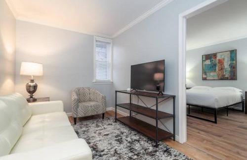 Old Town Apartment | MTM Fully Furnished Rental in Old Town - 2 Beds