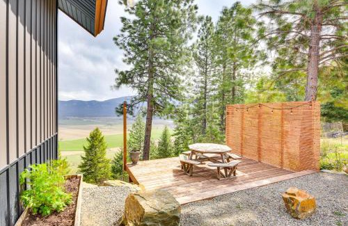 Bonners Ferry House | Mtn and River-View Gem with Balcony in Bonners Ferry