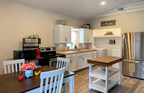 Travelers Rest Cabin | Mtn Cabin Getaway-Best Location! Patio w/firepit-amazing views! Relax & unwind!