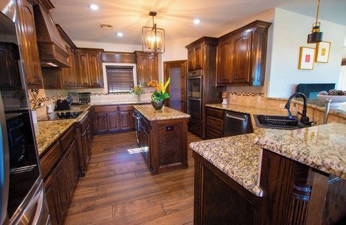 Lawton House | Mtn Escape Pool, Hot Tub, Fire Pit, Pet OK!