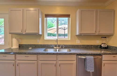 El Jebel House | MTN Home w/Patio & Grill, Near Whole Foods, Dining & Shops! 30 Min. to Skiing!