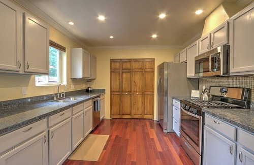 El Jebel House | MTN Home w/Patio & Grill, Near Whole Foods, Dining & Shops! 30 Min. to Skiing!