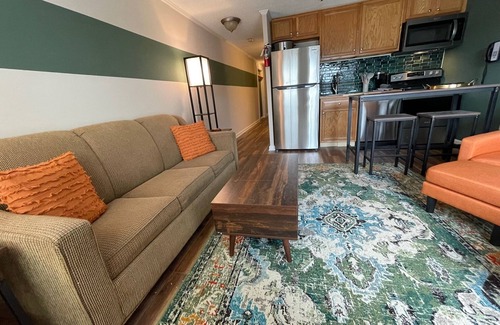 Snowshoe Condo | Mtn lodge Snowshoe, ski-in/ski-out, heart of the village