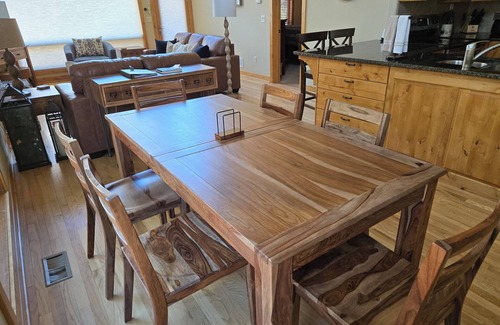 Estes Park House | Mtn Masterpiece on the river w/views, deck, 1mi RMNP, 5min dwtn, well appointed