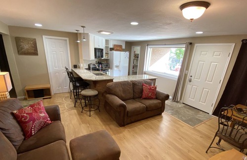 Holladay House | Mtn Quiet Ground Floor, Fast WiFi, Hot tub, Hike Trails, Bike, Vege's, BEST STAY